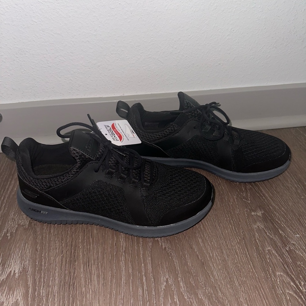 🖤NWT Skechers Go Golf ArchFit Sneakers🖤